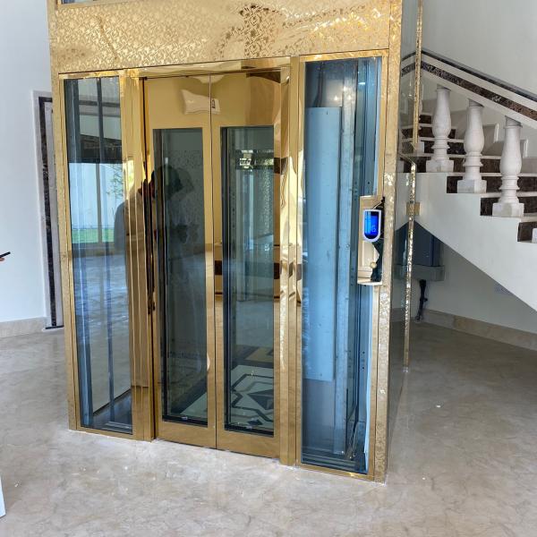 مصعد بانوراما مربع ذهبي
